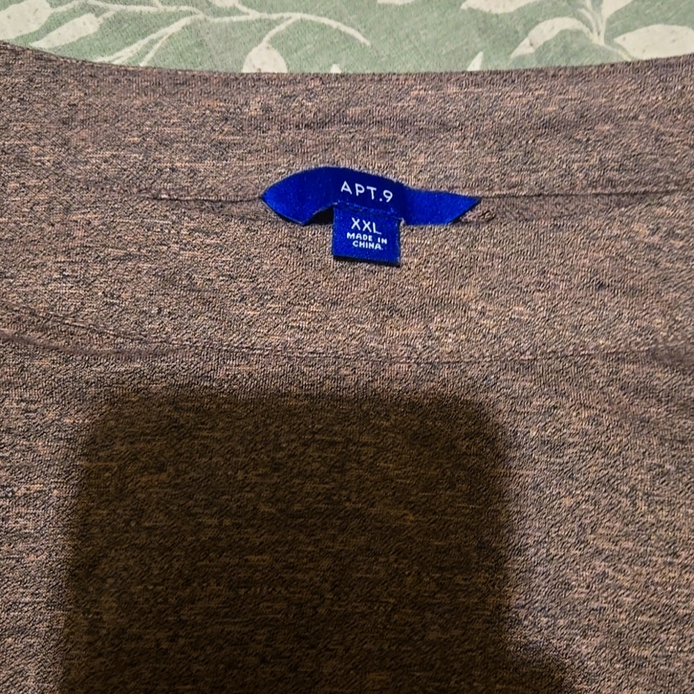 Very soft and comfy APT.9 lightweight sweater shirt.